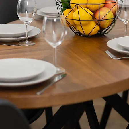 Panorama Spacious By Renters Prestige شقة وارسو