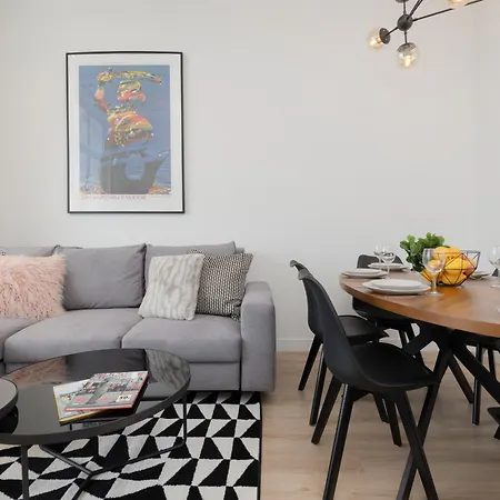 Panorama Spacious By Renters Prestige Apartment *